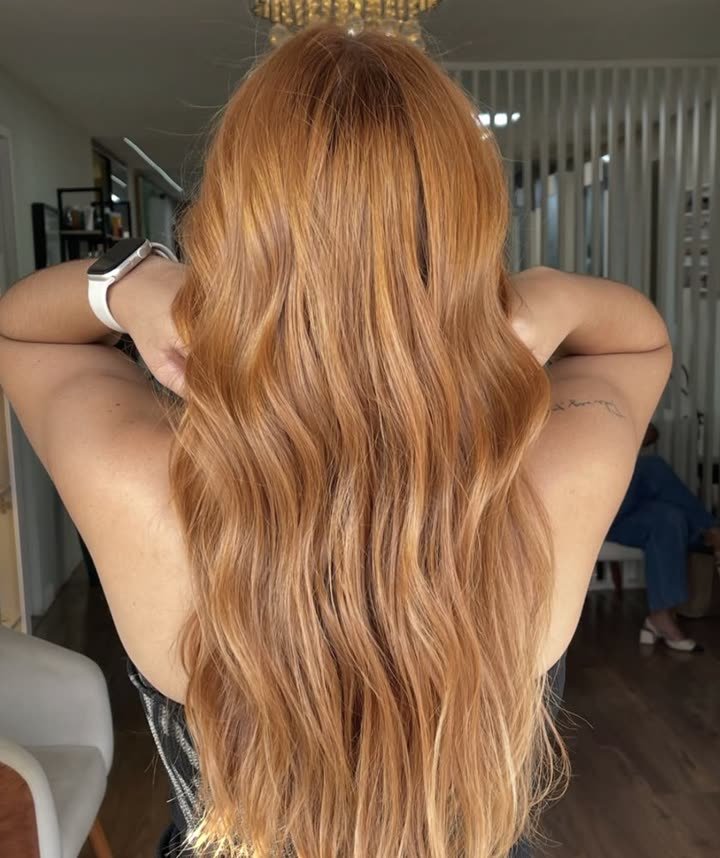 Cabelo acobreado longo